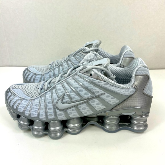womens nike shox size 7